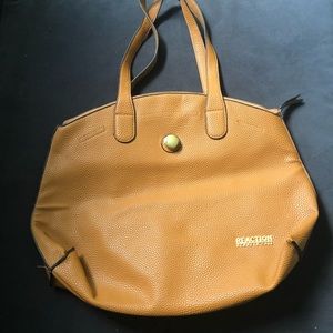 Kenneth Cole Reaction Shoulder Bag